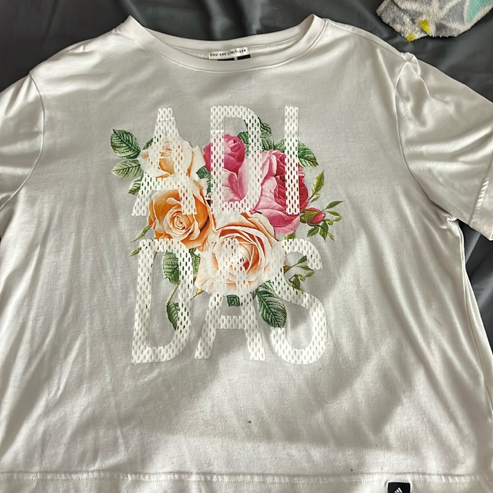 Adidas t-shirt size L